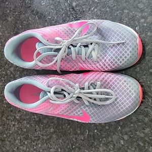 Nike size 8 gray and pink tennis shoes
